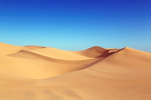 poušť plná písku